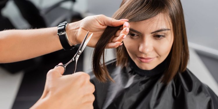 Quer trocar o visual? Aprenda a escolher o corte de cabelo ideal para o formato do seu rosto