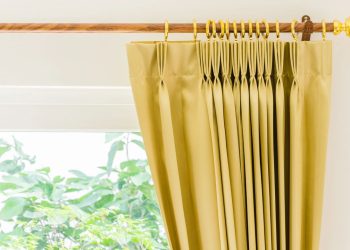 A forma mais prática de limpar cortinas sem esforço