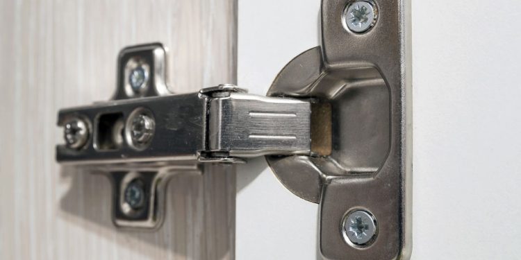 tipos de parafusos da dobradiça e o que cada um faz no armário