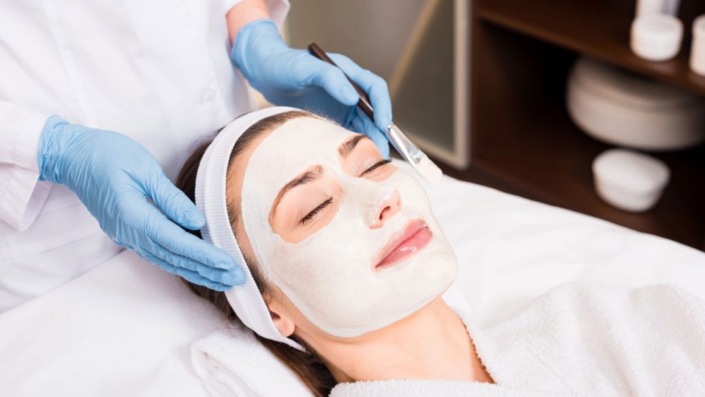 Usar essa máscara facial é ver os cravos desapareceram em minutos