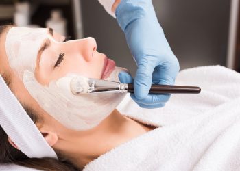 Usar essa máscara facial é ver os cravos desapareceram em minutos