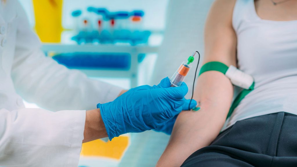 Curso de flebotomia abre vagas com formação completa e certificada