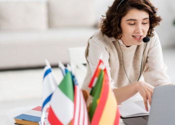 Oportunidade rara de curso está ajudando brasileiros a aprender francês de graça