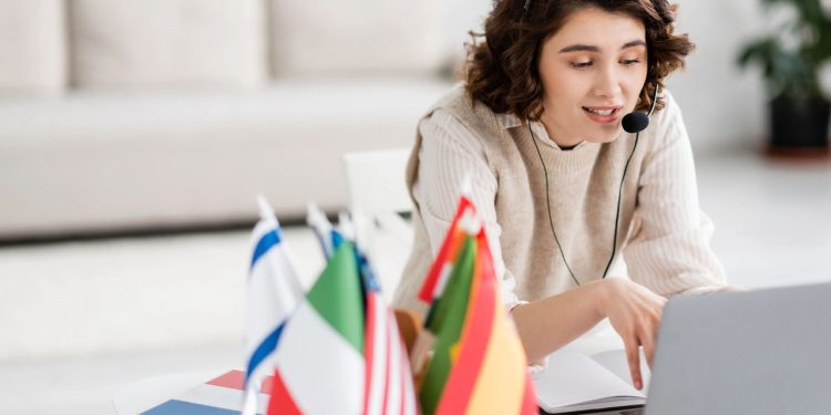 Oportunidade rara de curso está ajudando brasileiros a aprender francês de graça