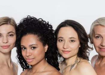 O truque queridinho das mulheres para maquiagem durar o dia todo