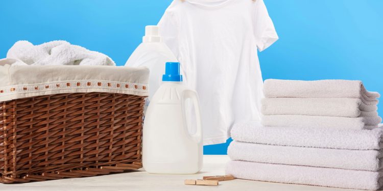 A solução que deixa suas roupas brancas sem danificar a máquina