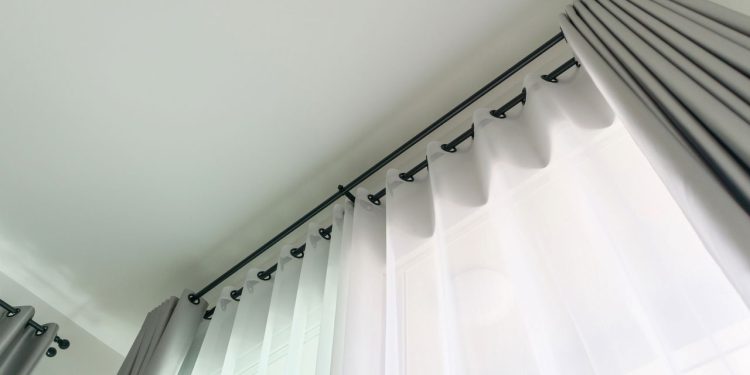 A forma mais eficaz de limpar cortina de banheiro com mofo