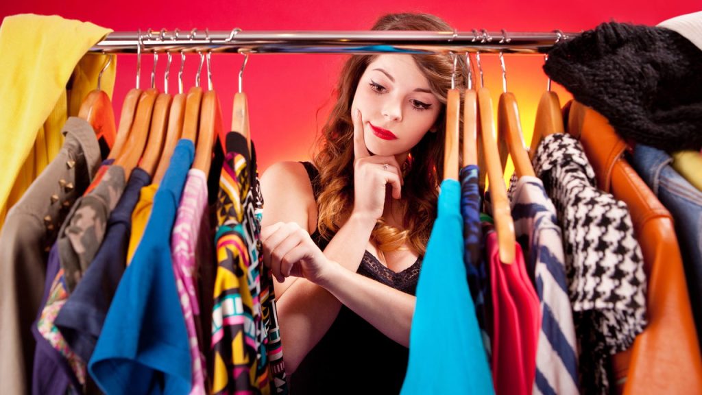 O segredo para ter um guarda-roupa arrumado e leve todos os dias