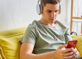 O vírus invisível do século? Chama-se pescoço tecnológico!