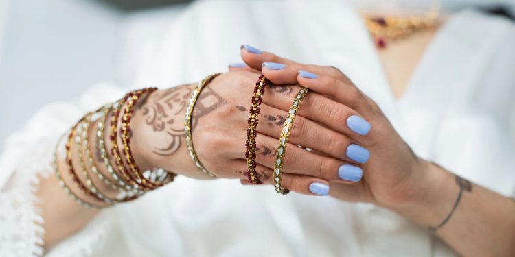 A razão por trás do vício em pulseiras vai além da moda