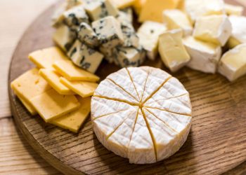 O método mais eficaz e barato para manter queijo fresco