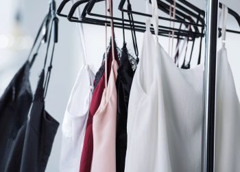 O jeito mais delicado e eficaz de manter roupas de seda impecáveis
