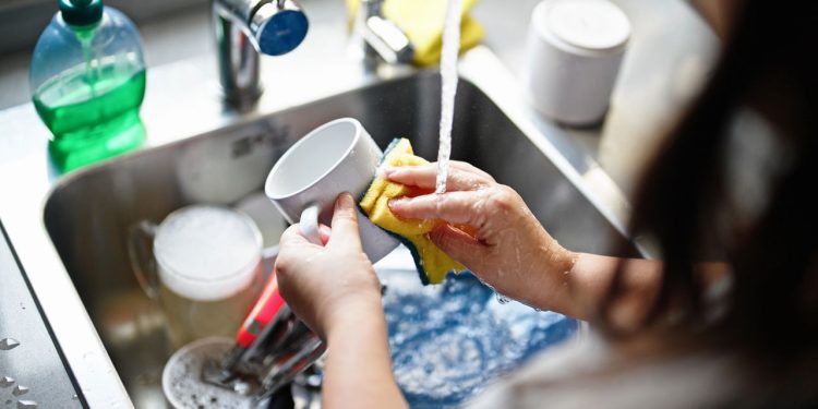 Nova técnica doméstica economiza detergente e melhora a limpeza