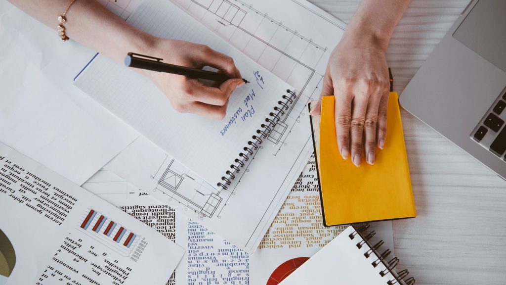 Itaú e ESPM lançam curso gratuito de IA para quem vive cultura e criatividade