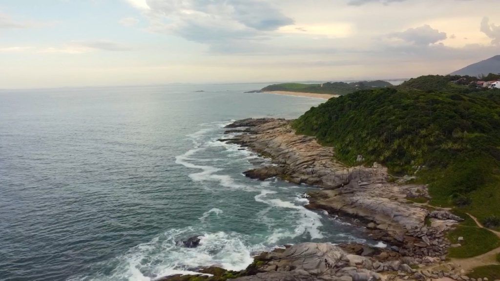 Esse paraíso do litoral carioca virou o sonho de quem busca paz e mar