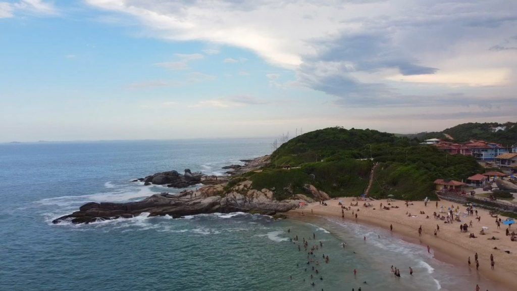 Esse paraíso do litoral carioca virou o sonho de quem busca paz e mar