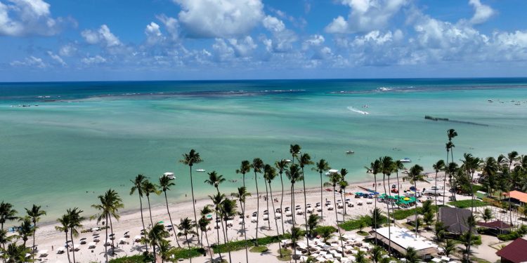 O paraíso das águas cristalinas do Nordeste conhecido como “Caribe Brasileiro” encanta viajantes do mundo inteiro