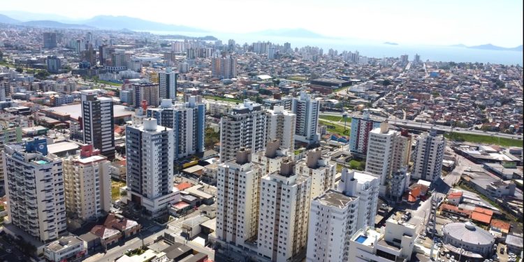 A cidade de São José combina qualidade de vida, desenvolvimento urbano e fácil acesso às belezas do litoral catarinense