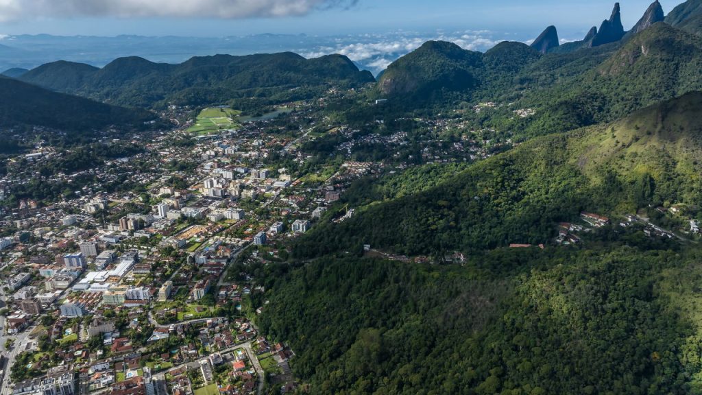 Entre montanhas e cachoeiras, essa cidade no interior do Rio de Janeiro virou refúgio de quem busca paz, beleza e qualidade de vida