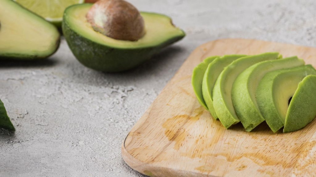 Essa fruta melhora o coração, a digestão e ainda cresce no seu quintal