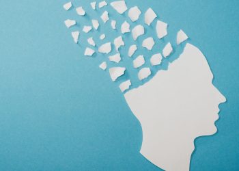 Mulheres têm maior risco de Alzheimer segundo a ciência