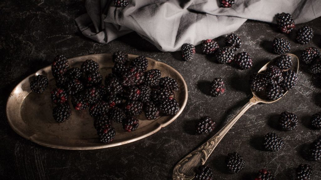Plantar frutas em casa virou tendência e estas são as queridinhas