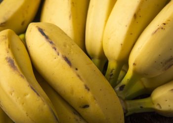 Esse truque simples evita que as bananas escureçam rápido