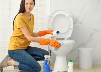 Como eliminar o mau cheiro do banheiro de forma simples e rápida