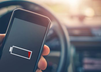 O maior vilão da bateria do celular pode estar ligado e você nem sabe