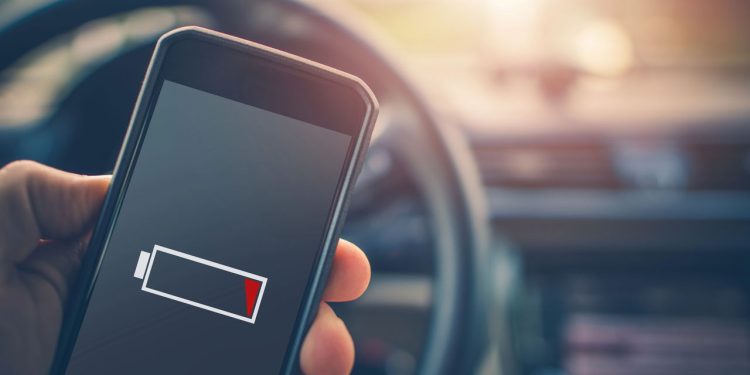 O maior vilão da bateria do celular pode estar ligado e você nem sabe
