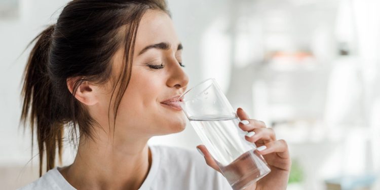 A melhor maneira de consumir água - Créditos: depositphotos.com / HayDmitriy