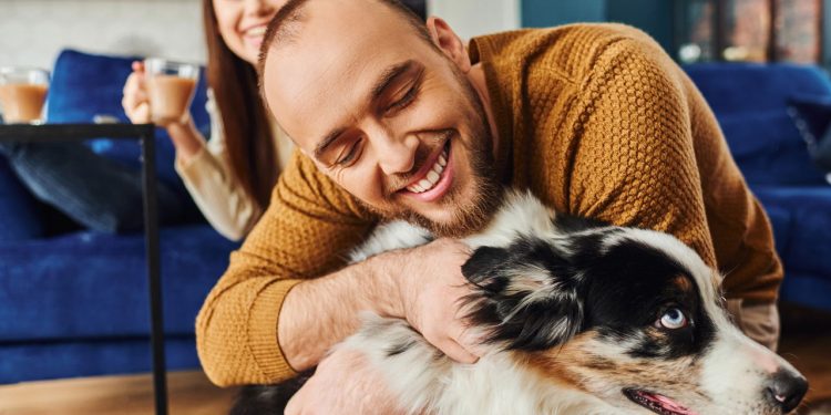 Se você conversa com seu cachorro como gente, a psicologia tem uma notícia sobre você