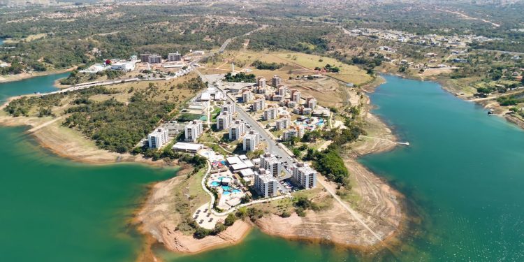 Cidade no interior de Goiás impressiona com paisagens surreais