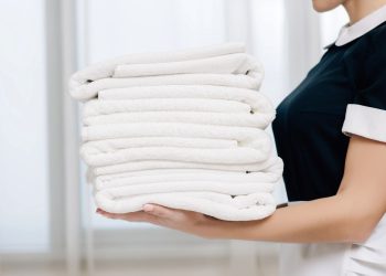 Curso gratuito forma camareiras em hotéis de Angra