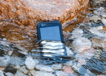A dica mais importante de 2025 para quem molhou o celular