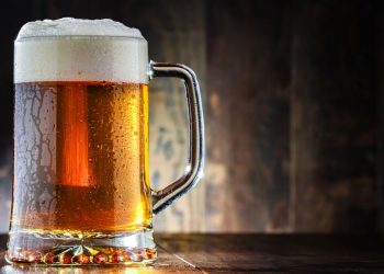 A maneira mais rápida e eficaz de gelar cerveja em casa