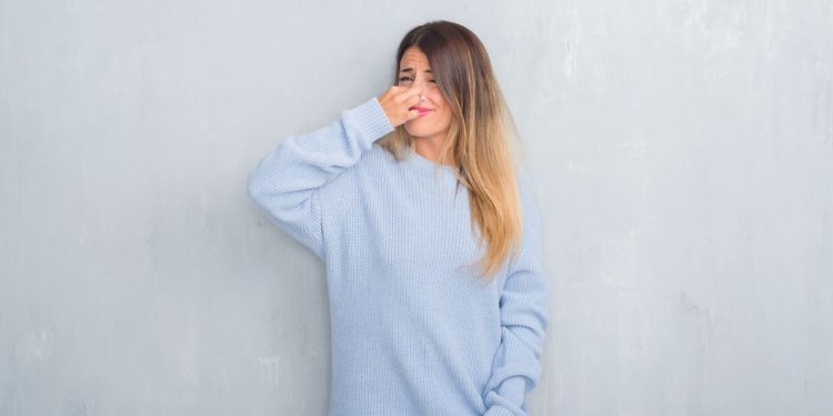 Sentir cheiros inexistentes não é loucura e pode ter explicação médica