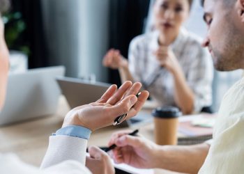 Respostas secas e falta de diálogo podem dizer muito sobre você