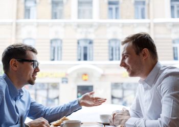 A regra mais poderosa da boa conversa que quase ninguém aplica