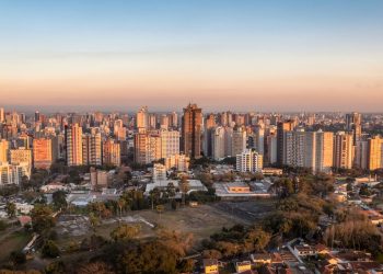 A cidade brasileira onde o transporte funciona e a arquitetura encanta