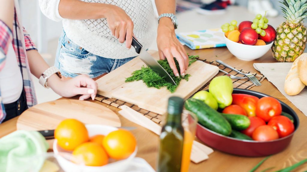 Os alimentos que ajudam a dormir melhor segundo nutricionistas