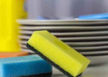 erros que você comete com a esponja de cozinha sem perceber