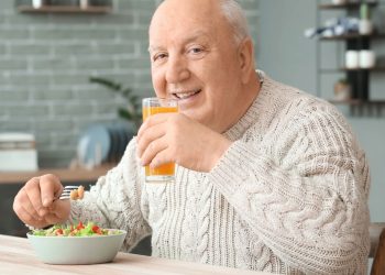 O simples gesto que transforma sua digestão e estabiliza o açúcar no sangue