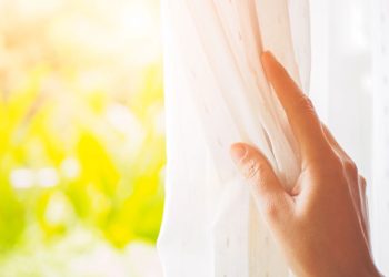 Fechar a janela à noite pode proteger sua saúde
