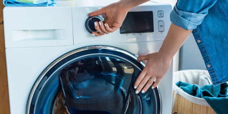 Como usar a função pré-lavagem na máquina de lavar - Créditos: depositphotos.com / EdZbarzhyvetsky