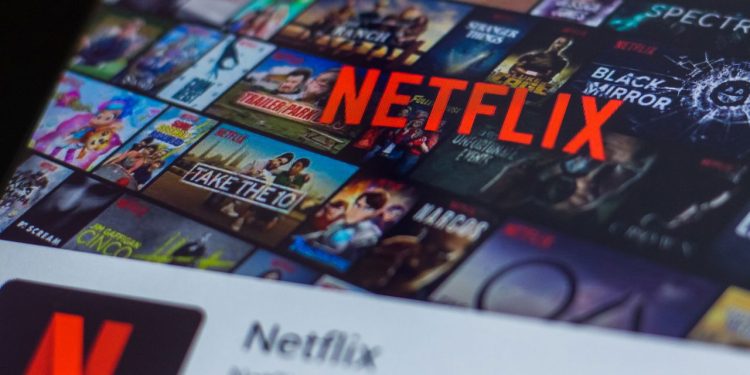 A Netflix vai deixar Agosto badalado com esses lançamentos / Créditos: depositphotos.com / sharafmaksumov