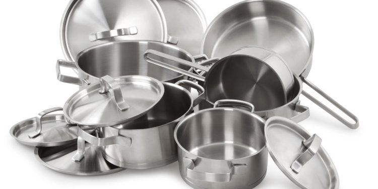 Como chefs evitam riscos ao limpar panelas de aço inox