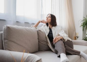 Você tenta descansar mas não consegue desligar? A psicologia explica