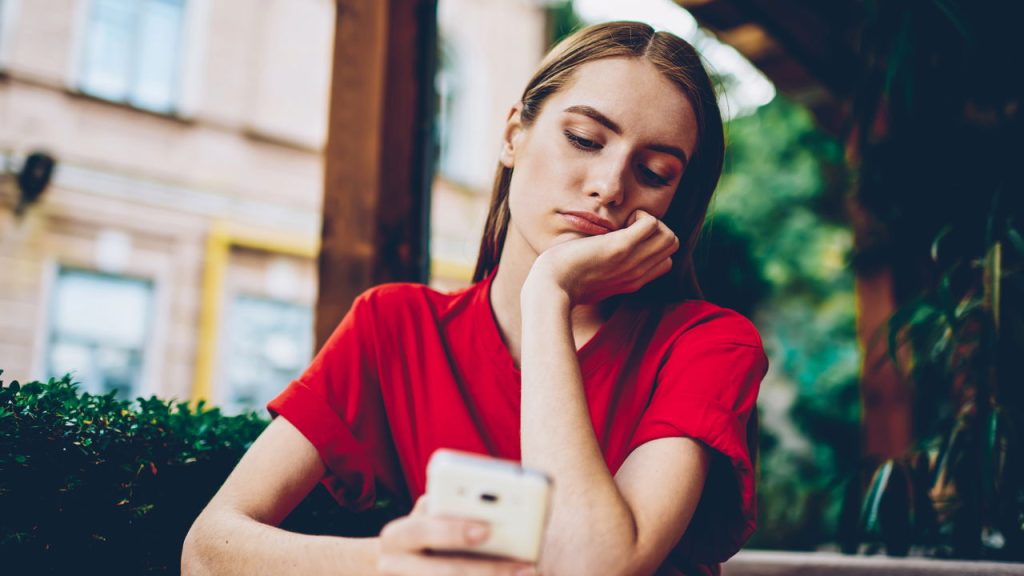 O que acontece com seu corpo quando você passa mais de 6 horas no celular