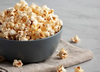 Pipoca pode ser saudável e aliada da dieta se feita assim